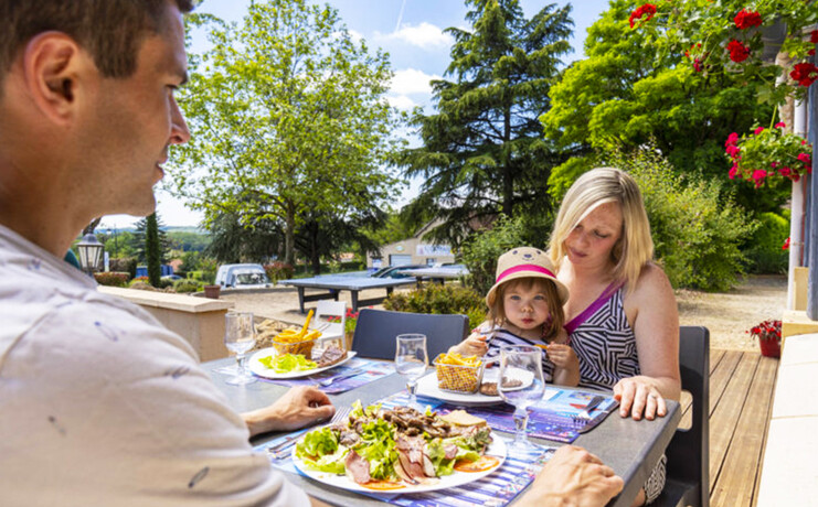 template_restaurant-en-famille_slider_texte-16359888.jpg