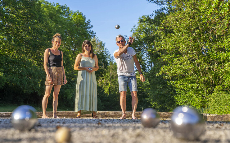 template_terrain-de-petanque_slider-16359892.jpg